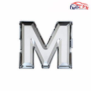 حرف M جلو پنجره کی ام سی T8
