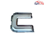 حرف C جلو پنجره کی ام سی T8